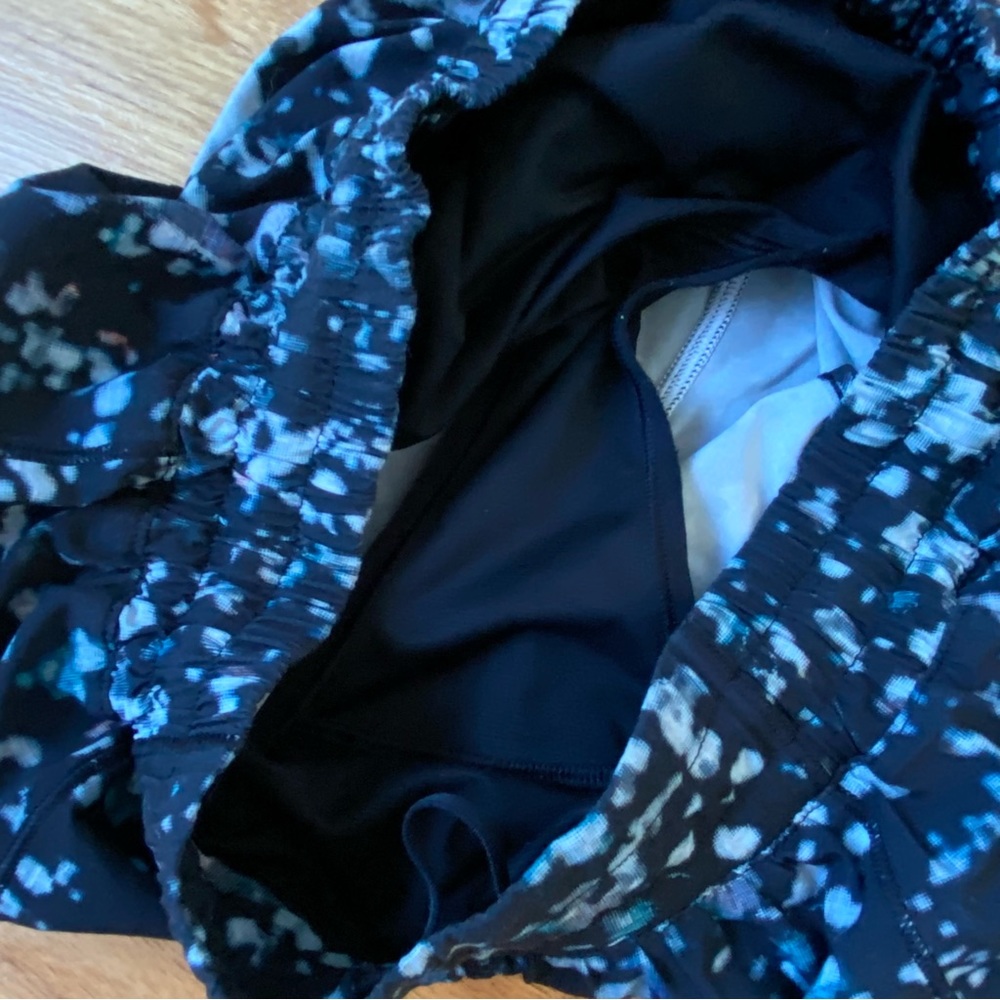 Lululemon Hotty Hot Short II Black Pixel Haze Multi EUC - Picture 10 of 13
